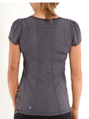 Lululemon Back on Track Short Sleeve Tee Size 6 Coal Gray